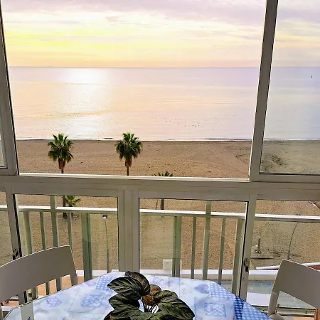 Sea Front إِستيبونا